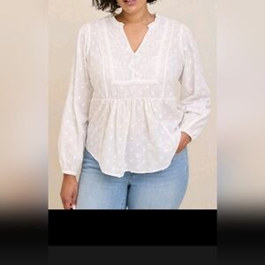 Torrid White Elegant White Embroidered Women's Top Size 2